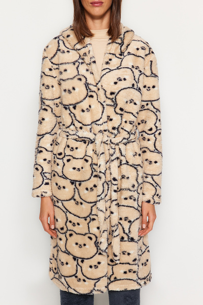 Trendyol Collection Κρεμ Wellsoft Teddy Bear με κουκούλα χειμωνιάτικο πλεκτό φόρεμα THMAW24SB00025