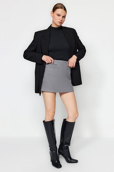 Trendyol Collection Šedá, prošívaná, tkaná kraťasová sukně do kapsy TWOAW24SR00079