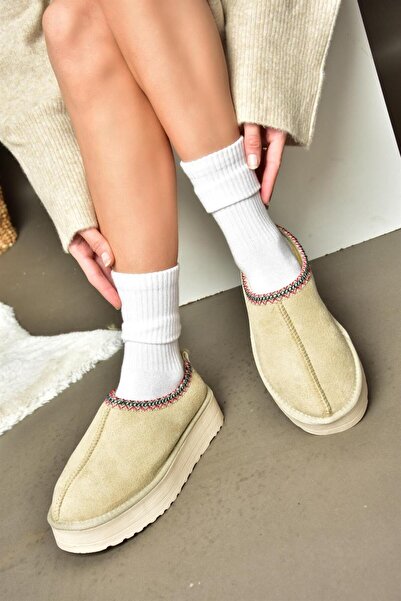 Fox Shoes R612047302 Bézs velúr vastag talpú női papucs szőrös belsővel