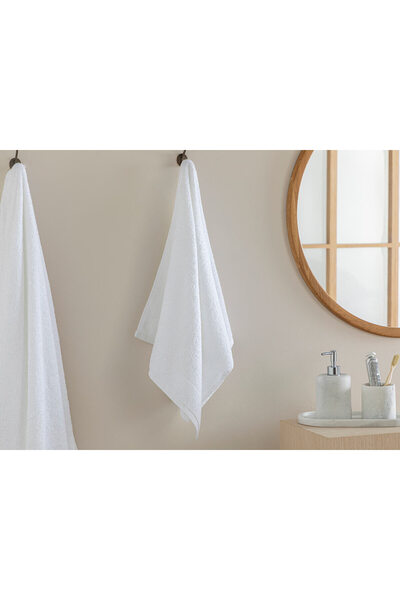 English Home منشفة وجه قطنية من الخيزران من ميليندا باللون الأبيض - 50x90 سم