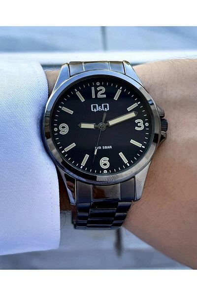 Q&Q Men's Metal Band Wristwatch