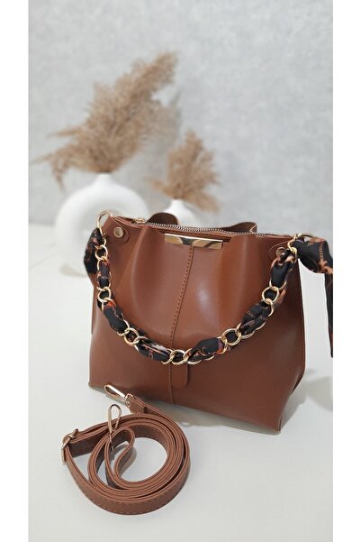 Lamour Accessories Sa lančanim dodatkom Mekana sa šalom Koža Žene Torba