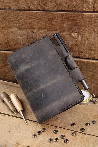 New Coast Leather 1900's Ръчно изработен калъф за тефтер A6 от естествена кожа