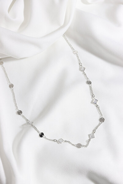 Süspüs Accessories قلادة سلسلة فضية مربعة الشكل ومزينة بالأحجار