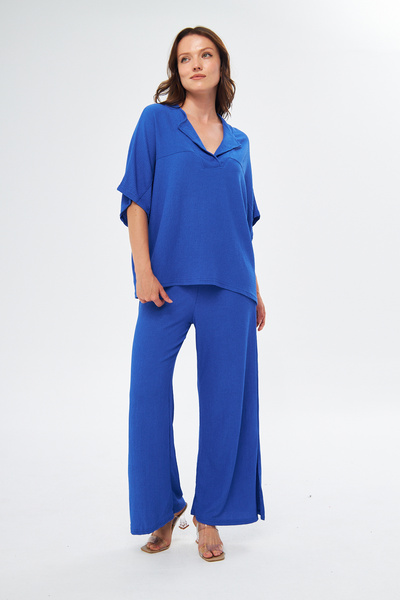 WOMAN VISION Синій оверсайз комплект з гофрованої тканини з V-подібним вирізо...