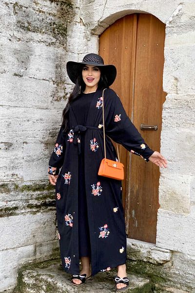 Bym Fashion Detail vyšívaného šátku Ferace 7686 Black