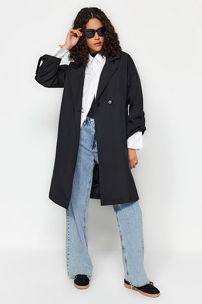 Trendyol Collection Schwarzer, übergroßer, wasserabweisender langer Trenchcoat mit Gürtel TWOAW24TR00019