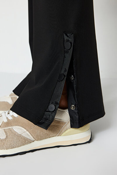 Trendyol Collection Black Recovery Legíny Detailní Španělská jóga na nohy Pletené sportovní legíny THMAW24TY00015