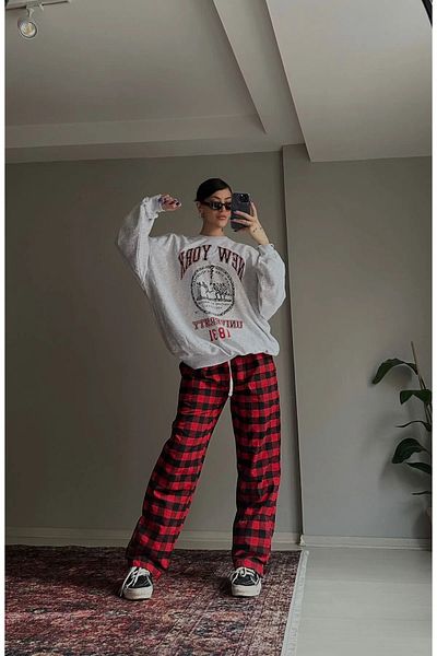 ellevana Black-red coloured plaid sweatpants