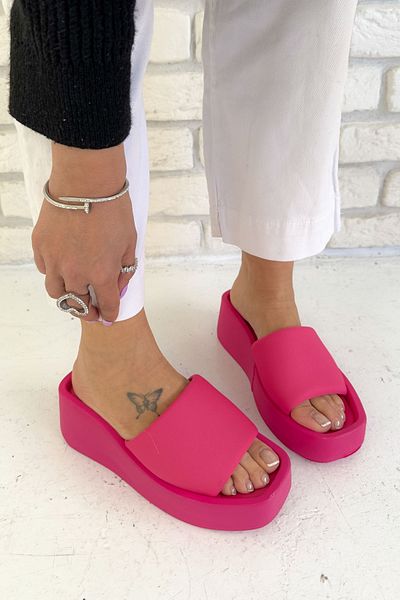 Shoebutik Papuci de scuba Fuchsia Esty