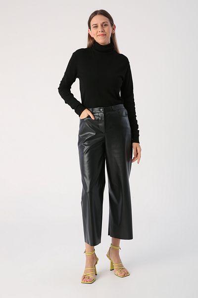 ALLDAY Schwarze Lederhose mit weitem Bein und Taschen