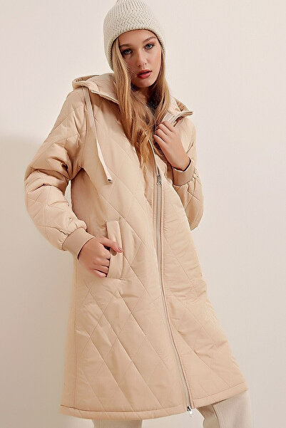 CoolLook Baklava Dikiş Deyaylı Kapüşonlu Cepli Fermuarlı Hahif Dolgulu Midi B...