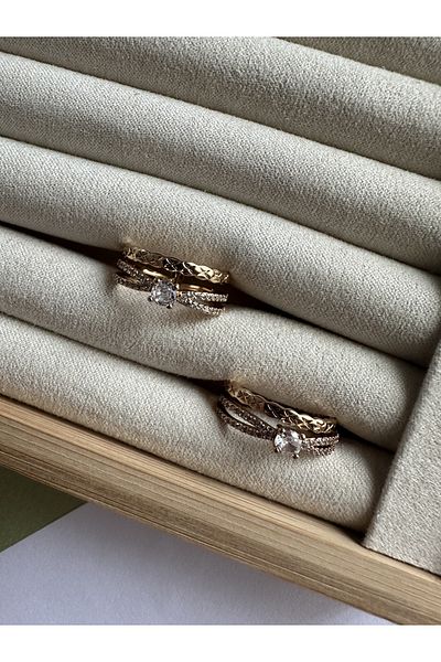 ringbox Gold Solitaire Detailed Cross Ring