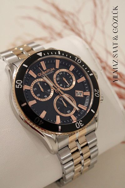 Quantum Men's Wristwatch Design