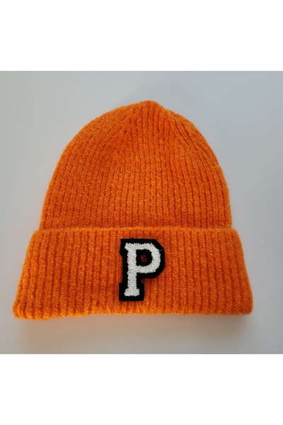 initialess قبعة صوف مطوية من الموهير بحرف P