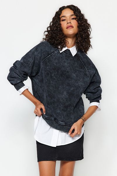 Trendyol Collection Antracit Antique/Bled Effect Silný fleece Basic Fit Pletená mikina s raglánovým rukávem TWOAW24SW00104