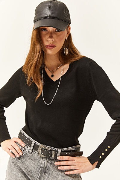 Olalook Čierny dámsky pletený sveter s manžetou s rozparkom a výstrihom do V