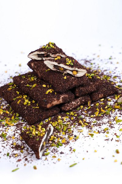 LOKUMCU MEHMET EFENDİ Tatlı bir hikaye 1 kg Coconut Cocoa Pistachio Chocolate Bundle Turkish Delight
