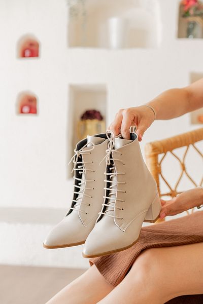 DİVOLYA Καθημερινές γυναικείες μπότες Katerina Beige (5cm) Χοντρό τακούνι (5cm) με μυτερό κορδόνι
