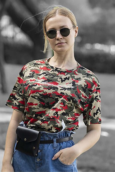 Madmext Μπλουζάκι με στάμπα με μοτίβο Mad Girls με κόκκινο καμουφλάζ Mg457