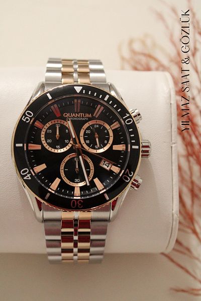 Quantum Men's Wristwatch Design