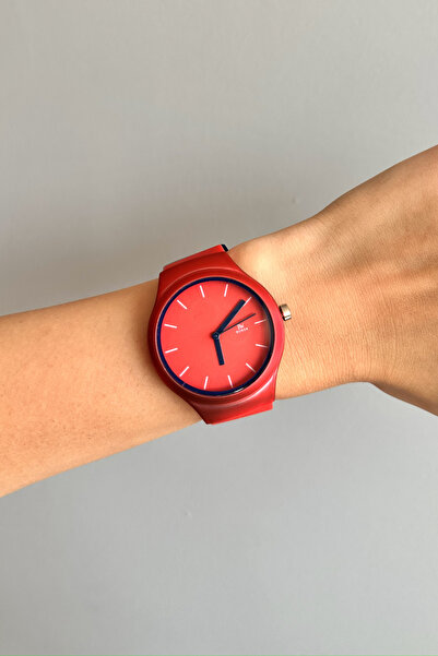 pierrose ساعة يد رياضية بحبل سيليكون أحمر للجنسين