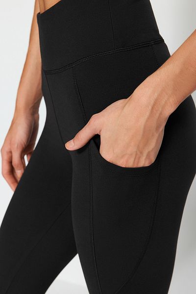 Trendyol Collection Schwarzer, gebürsteter, weicher Stoff, reflektierend bedruckt, spanisches Bein, Yoga, gestrickte Sportstrumpfhose THMAW24TY00066