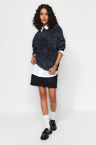 Trendyol Collection Antracit Antique/Bled Effect Silný fleece Basic Fit Pletená mikina s raglánovým rukávem TWOAW24SW00104