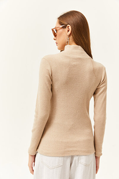 Olalook Kadın Taş Düğme Detaylı Yarım Balıkçı Likralı Bluz BLZ-19001608