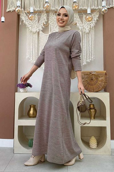 Bym Fashion Πλεκτό φόρεμα με πέτρα στο στήθος με κεντημένη λεπτομέρεια 23317 Mink
