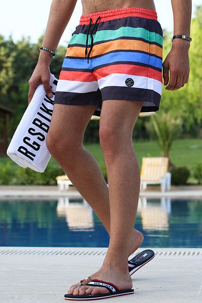 Madmext Schwarze Herren-Badeshorts 5072