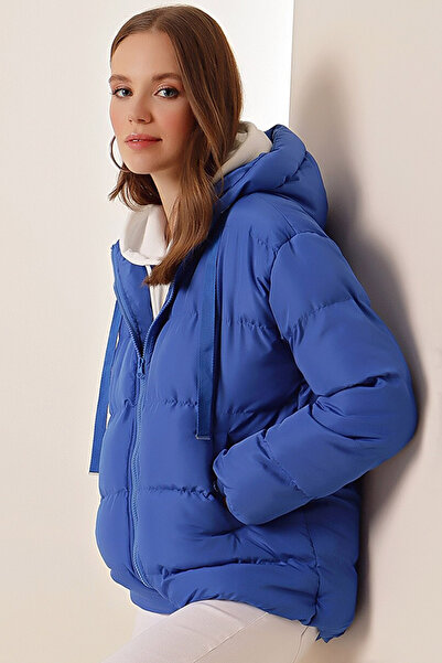 CoolLook Büzgülü Kapüşonlu Cepli Astarlı Uzun Kol Rahat Kalıp Elyaf Dolgu Fer...