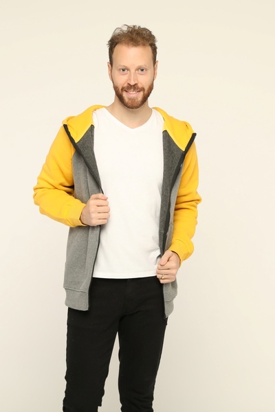 Owut Collection سويت شيرت بجيب الكنغر ومطبوع بغطاء رأس للرجال