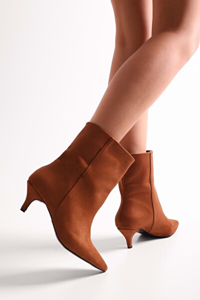 Shoeberry Dámské semišové krátké kozačky na podpatku Daisy Tan Suede