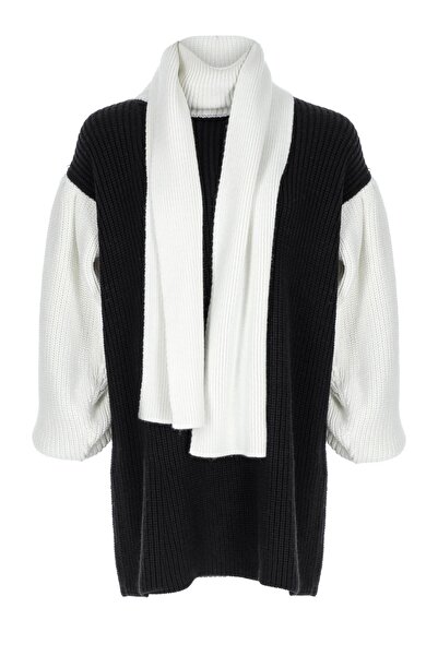 Selma Çilek SİYAH BEYAZ BOĞAZLI ATKI DETAYLI KAZAK ELBİSE