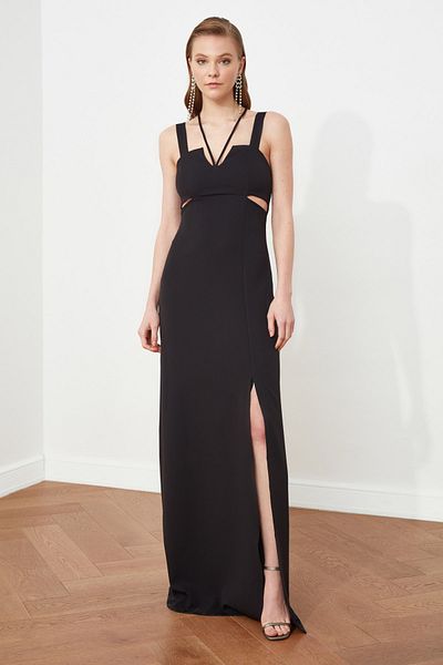 Trendyol Collection Czarna tkana suknia wieczorowa z wycięciem i szczegółami TPRSS21AE0122