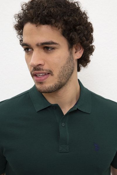 U.S. Polo Assn. تي شيرت رجالي باللون الأخضر الداكن