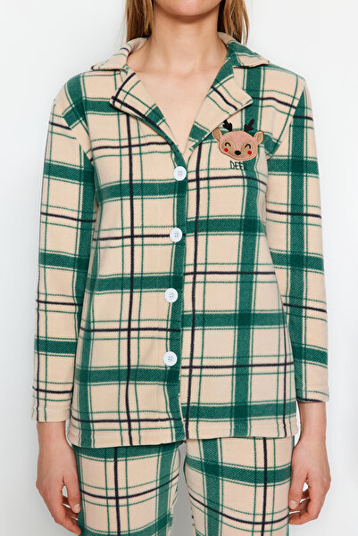 Trendyol Collection Zimní zelená vyšívané fleecové pyžamo - Thmaw24Pt00175