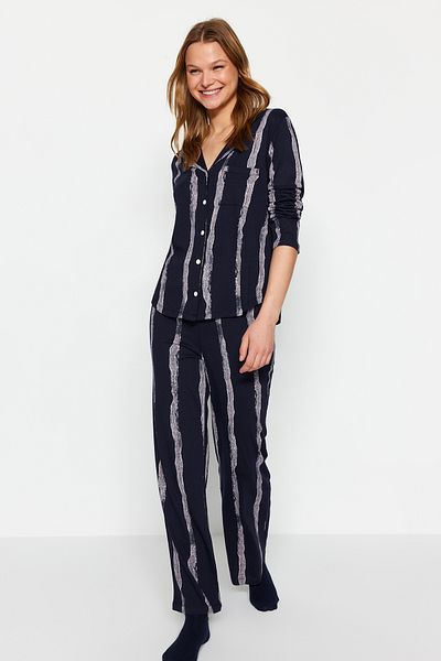 Trendyol Collection Преміум темно-синій 100% бавовняний трикотажний комплект сорочка-штани в смужку THMAW24PT00213