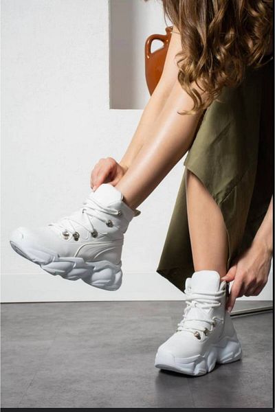 Lady women's white wedge-heeled sneakers