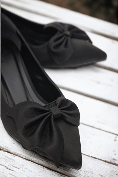 DURUNUN BUTİĞİ Černá saténová mašle DuCamila (4cm) se špičatou špičkou na podpatku