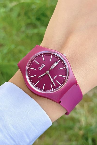 Q&Q 10 ATM Waterproof Double Calendar Unisex Wristwatch