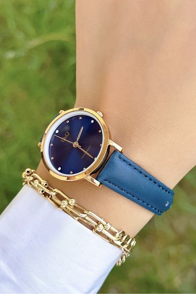 Q&Q Stylish Women's Wristwatch with Leather Cord