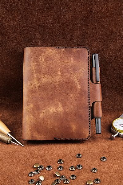 New Coast Leather 1900's Ръчно изработен калъф за тефтер A6 от естествена кожа