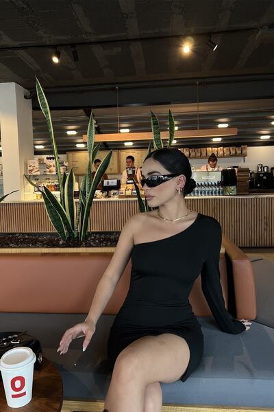 World Fashion Trends Rochie elastică cu mânecă lungă, cu detaliu cu fantă neagră