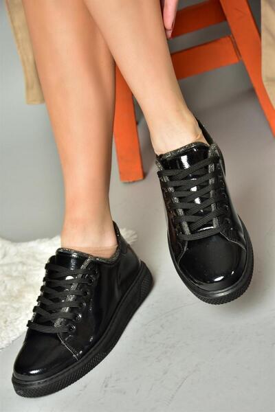 Fox Shoes R820917408 Чорні кросівки з лакованої шкіри Кросівки