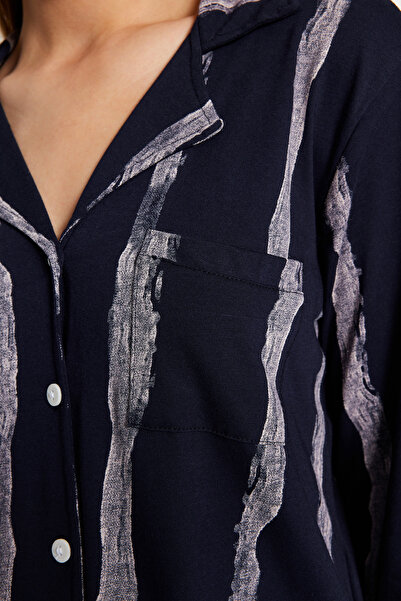 Trendyol Collection Prémium sötétkék 100% pamut csíkos ing-nadrág kötött pizsama szett THMAW24PT00213