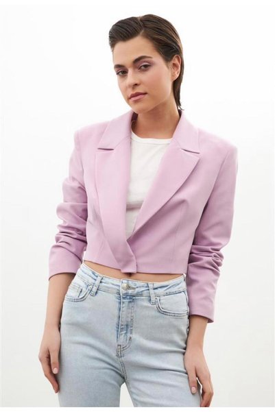 Tuğçe Şahin pembe crop kısa ceket