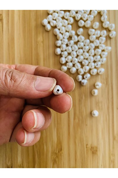 Öztürk Trokutasti barokni biser. 25g. Približno 100 komada. Krem boje.