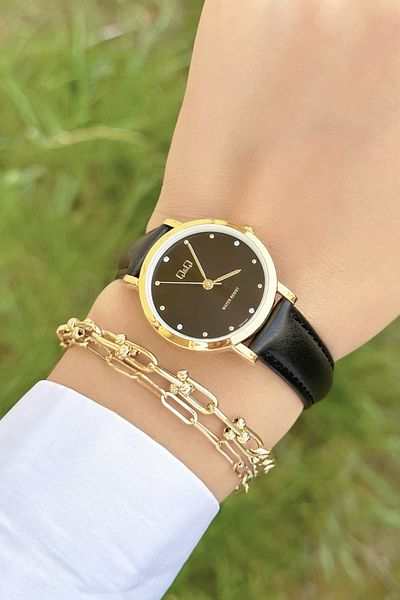 Q&Q Stylish Women's Wristwatch with Leather Cord